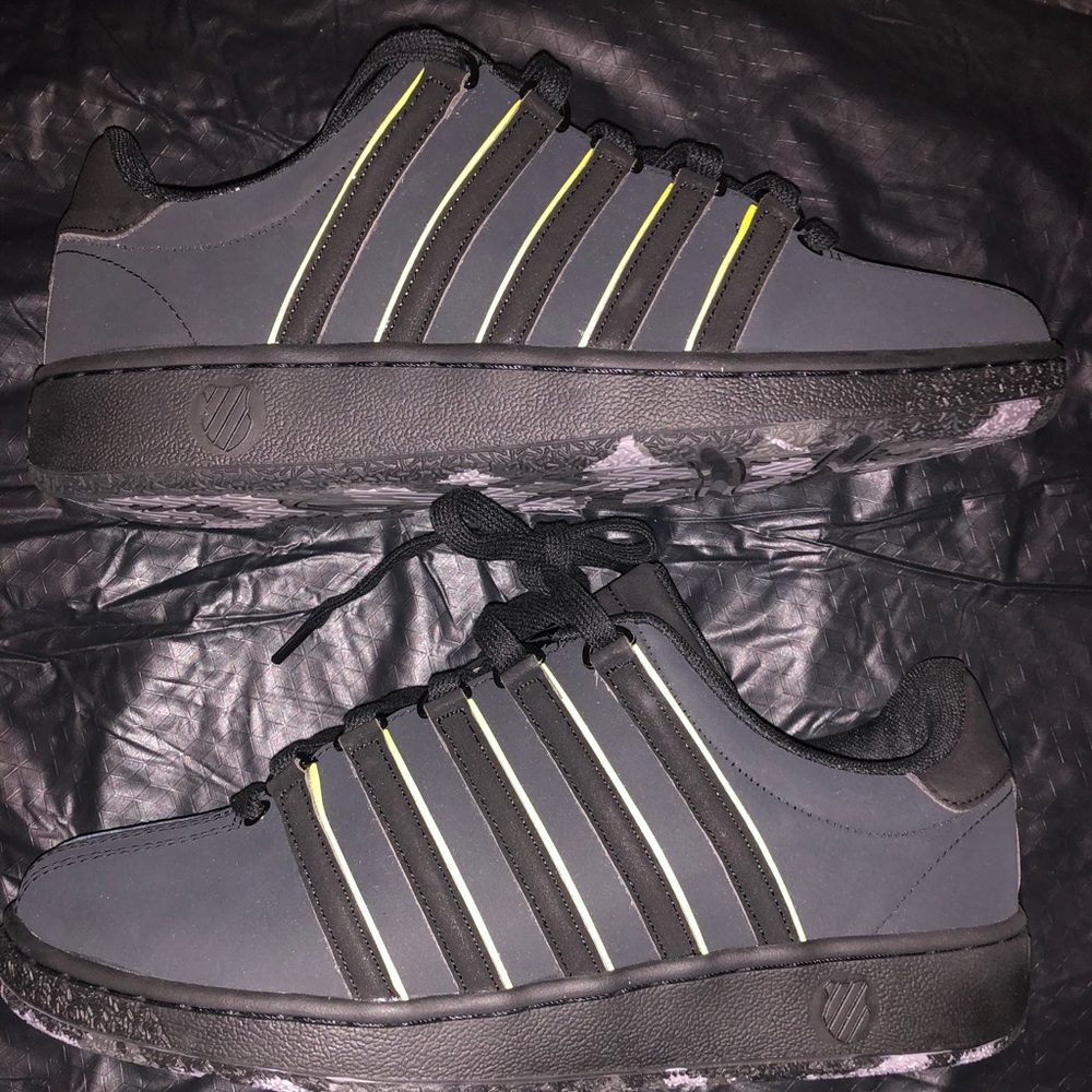 K-SWISS SNEAKERS!!